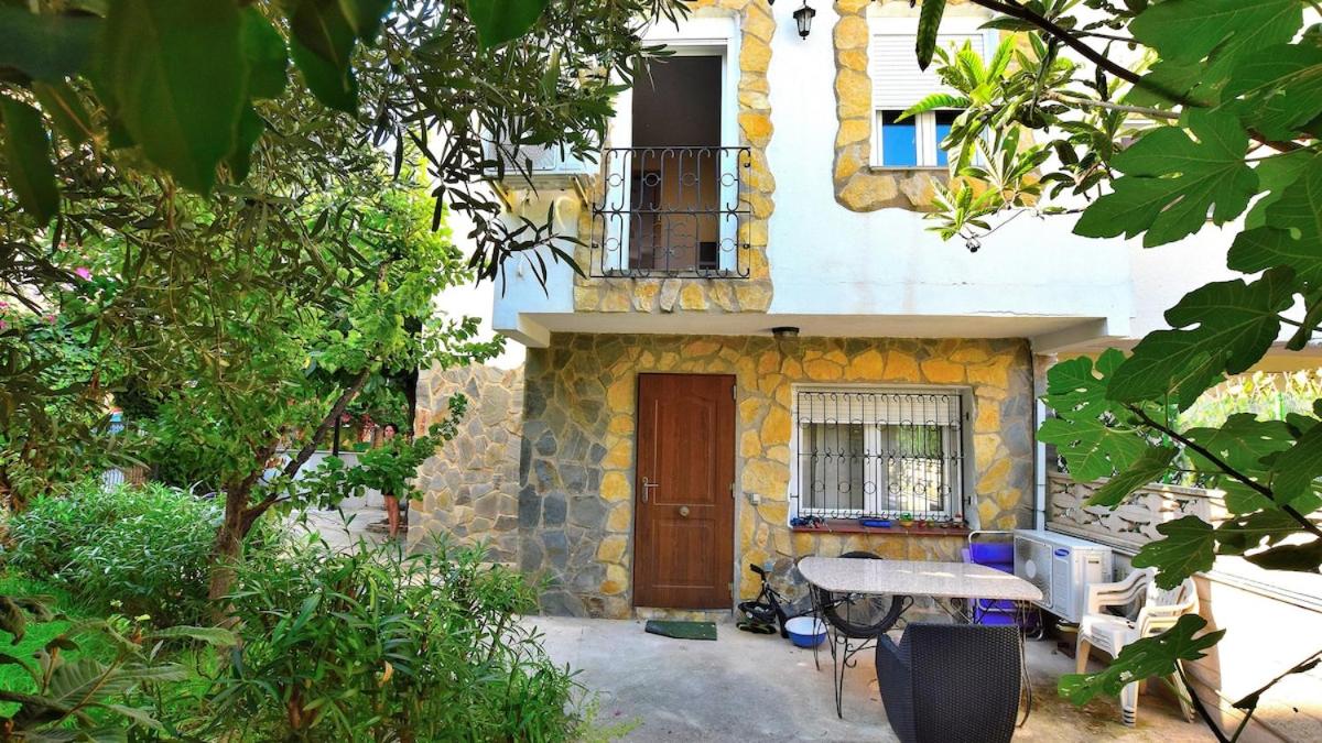Bonita casa adosada en La Pineda playa - Chambres d’hôtes La Pineda