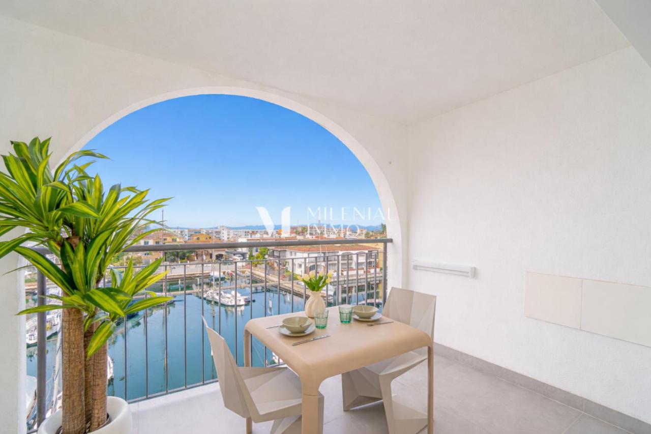 Milenial Immo B347 - Luxury Seafront canal views Empuriabrava - Bed and Breakfast Empuriabrava