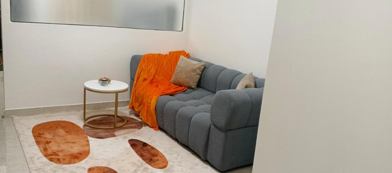 Ruaka Furnished Apartment, The Loftel near UN, Embassies, Two Rivers & Village Market,with a Pool and Gym - Chambres d'hôtes Nairobi