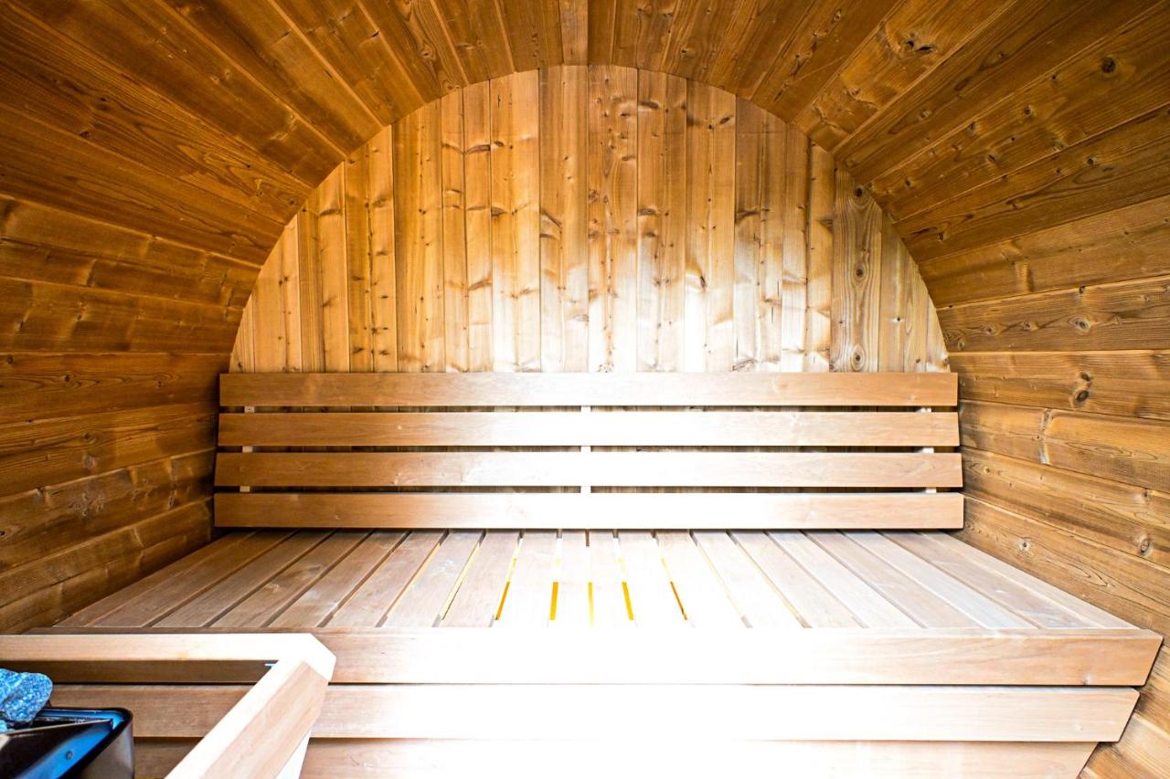 The Hideout - private luxury cabin near the sea with spa, patio area, and parking - Chambres d'hôtes Hythe