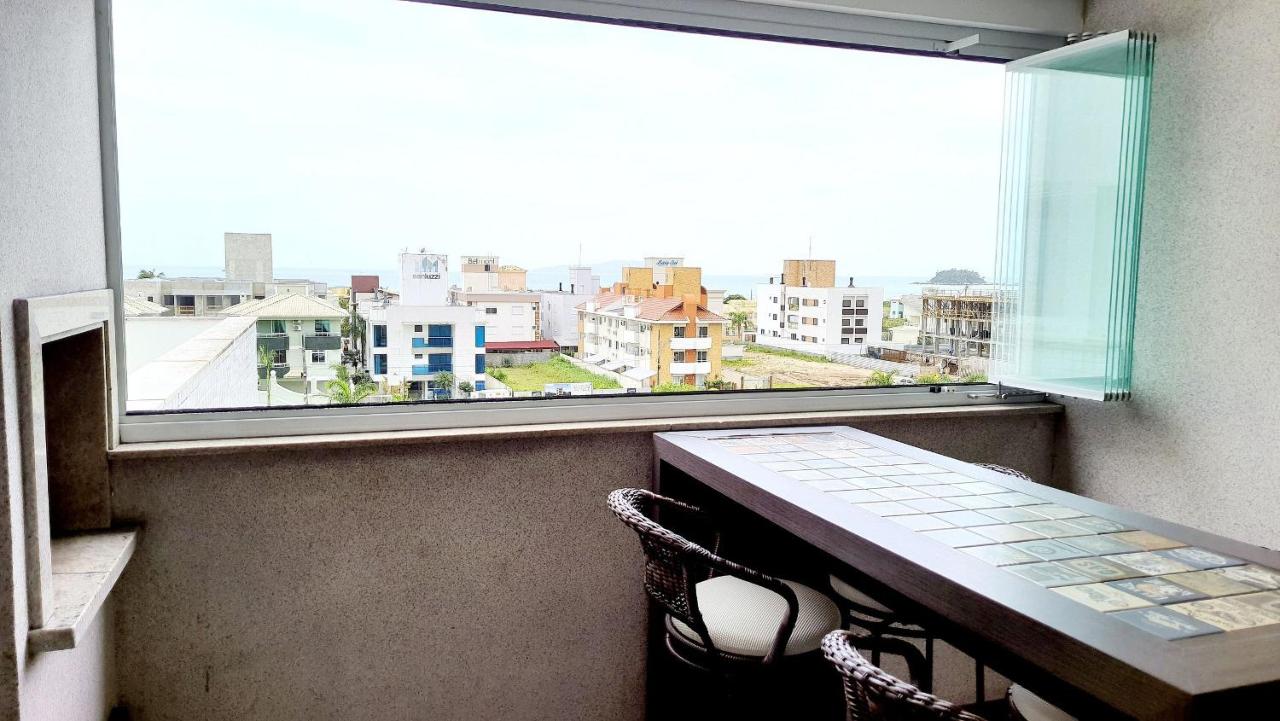 Residencial Yasmin - Apartamento espaçoso na Praia de Palmas com 3 quartos, totalmente equipado e mobiliado, muito confortável e com excelente localização. - Chambres d'hôtes Governador Celso Ramos