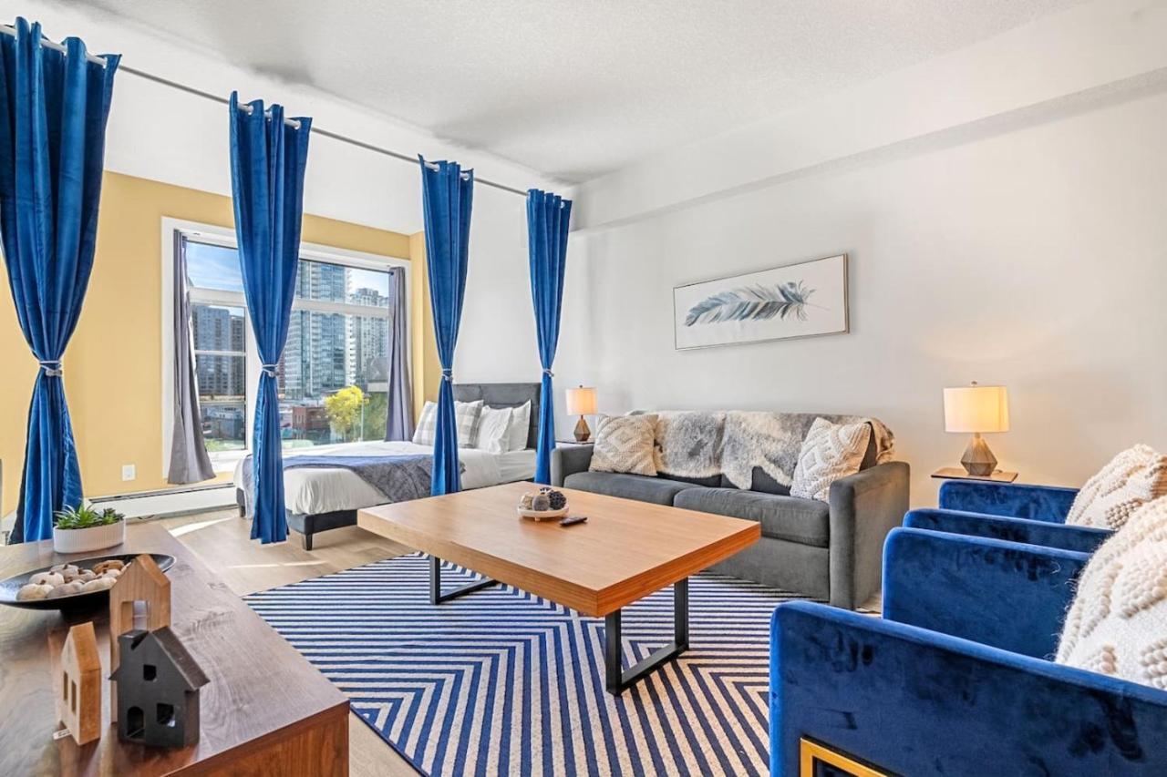 Downtown Calgary Gem with Tower Views - Ferienwohnung Calgary