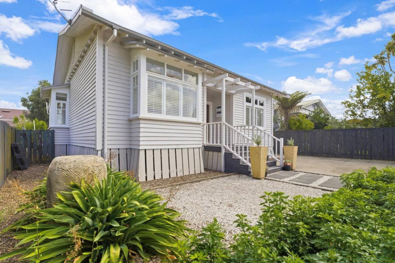 1920s Character Gem in Sandringham - Garden & Deck - B&B Auckland