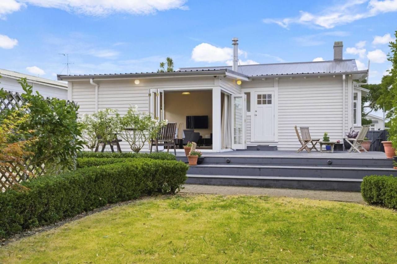 1920s Character Gem in Sandringham - Garden & Deck - B&B Auckland