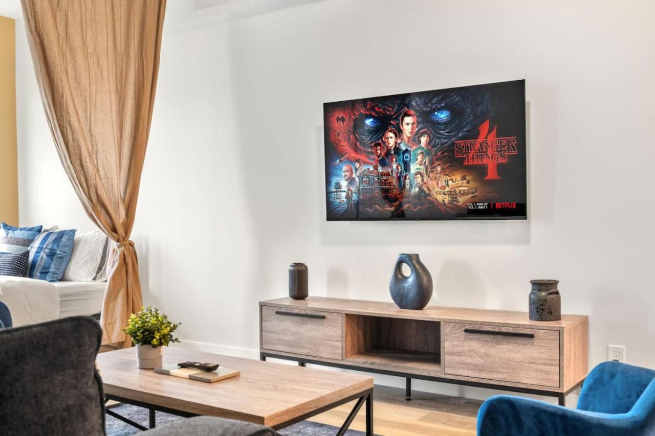 Luxe Downtown Getaway with 2 Free Parking - Chambres d'hôtes Calgary