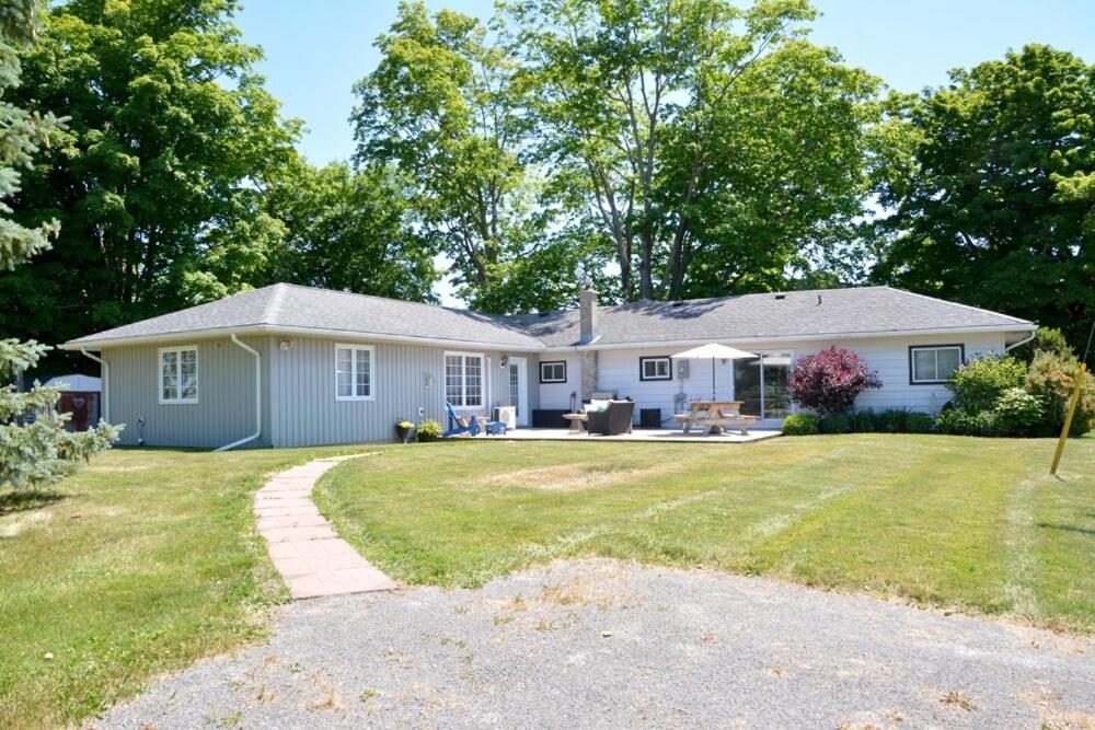Apartment in Prince Edward County - 'Suite Spot' - B&B Picton