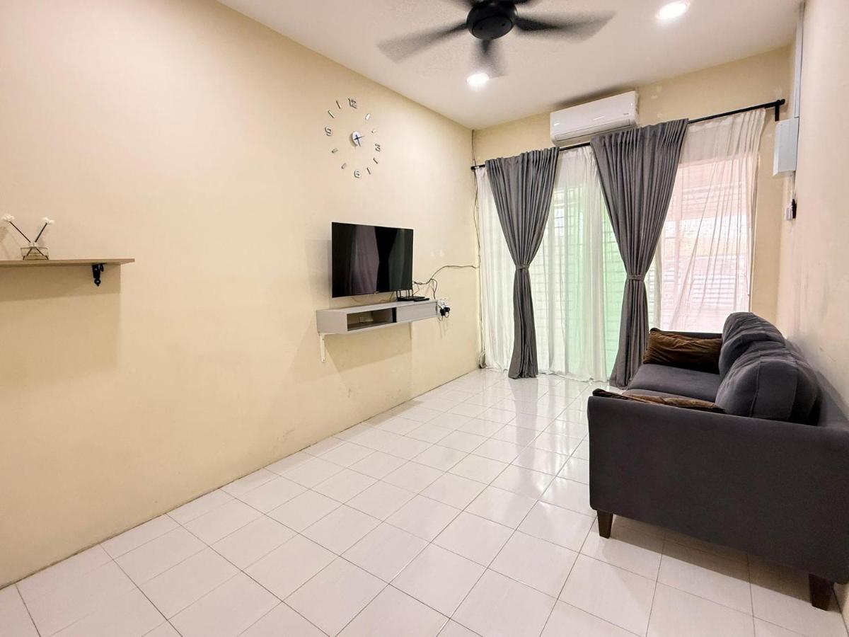 Qisa Guesthouse 03 - Bed and Breakfast Arau