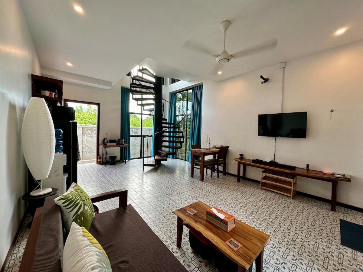 Duplex, 1BR Loft, King Bed, Pool, Garden, Sony Soundbar - Chambres d'hôtes Phum Trâpeăng Treăng
