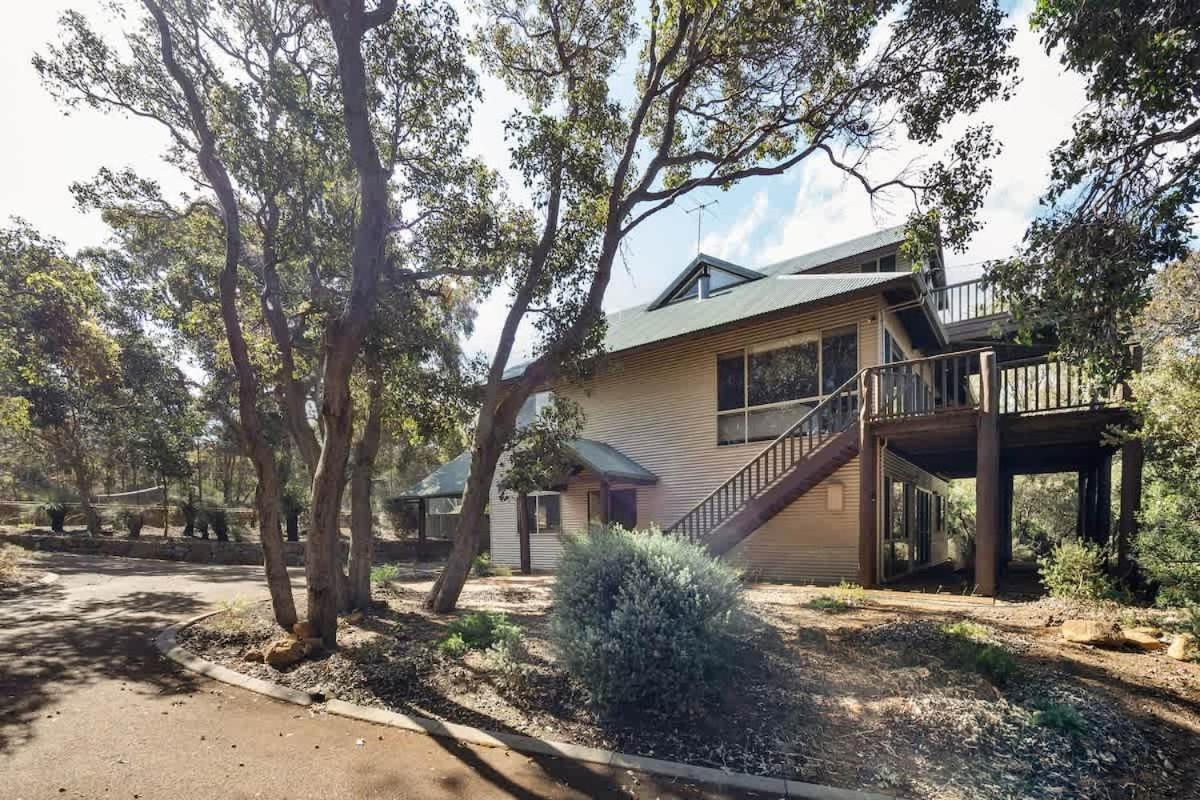 Mariners Rest - Bushland Haven with Stunning Sea Views - Chambres d'hôtes Dunsborough