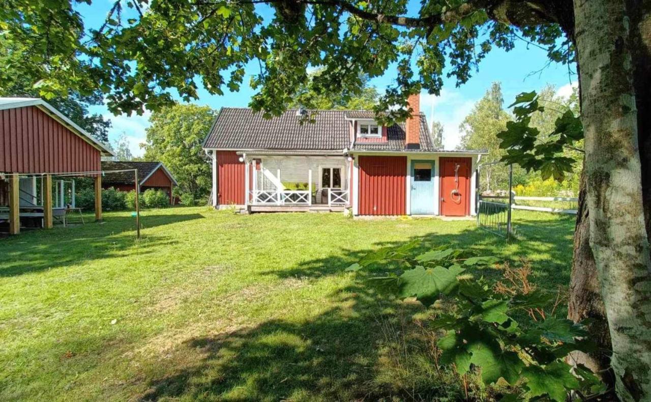 Smålandsidyll nära skog och Ronnebyån - B&B Strömmarna