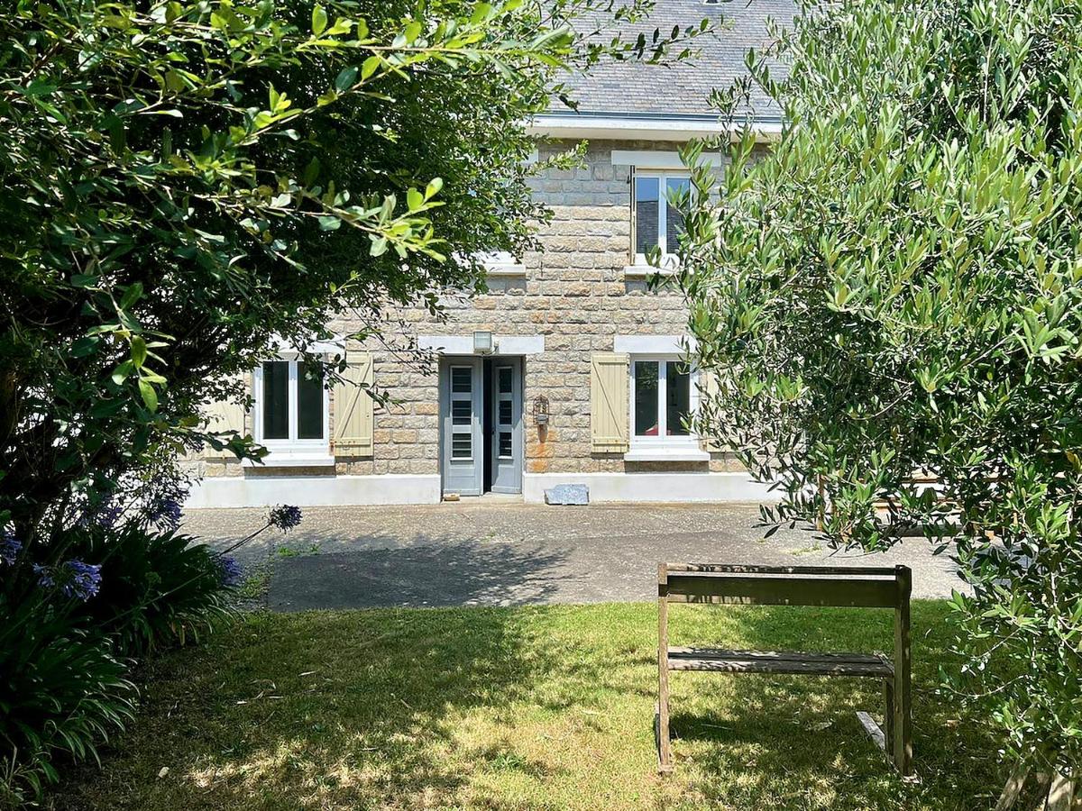 Villa Bouline Plage de Pors Carn à 250m à pied Grande maison authentique bretonne bien équipée pour 10 personnes Capacité rare dans la région Jardin BBQ Parking privatif - Chambres d'hôtes Penmarch
