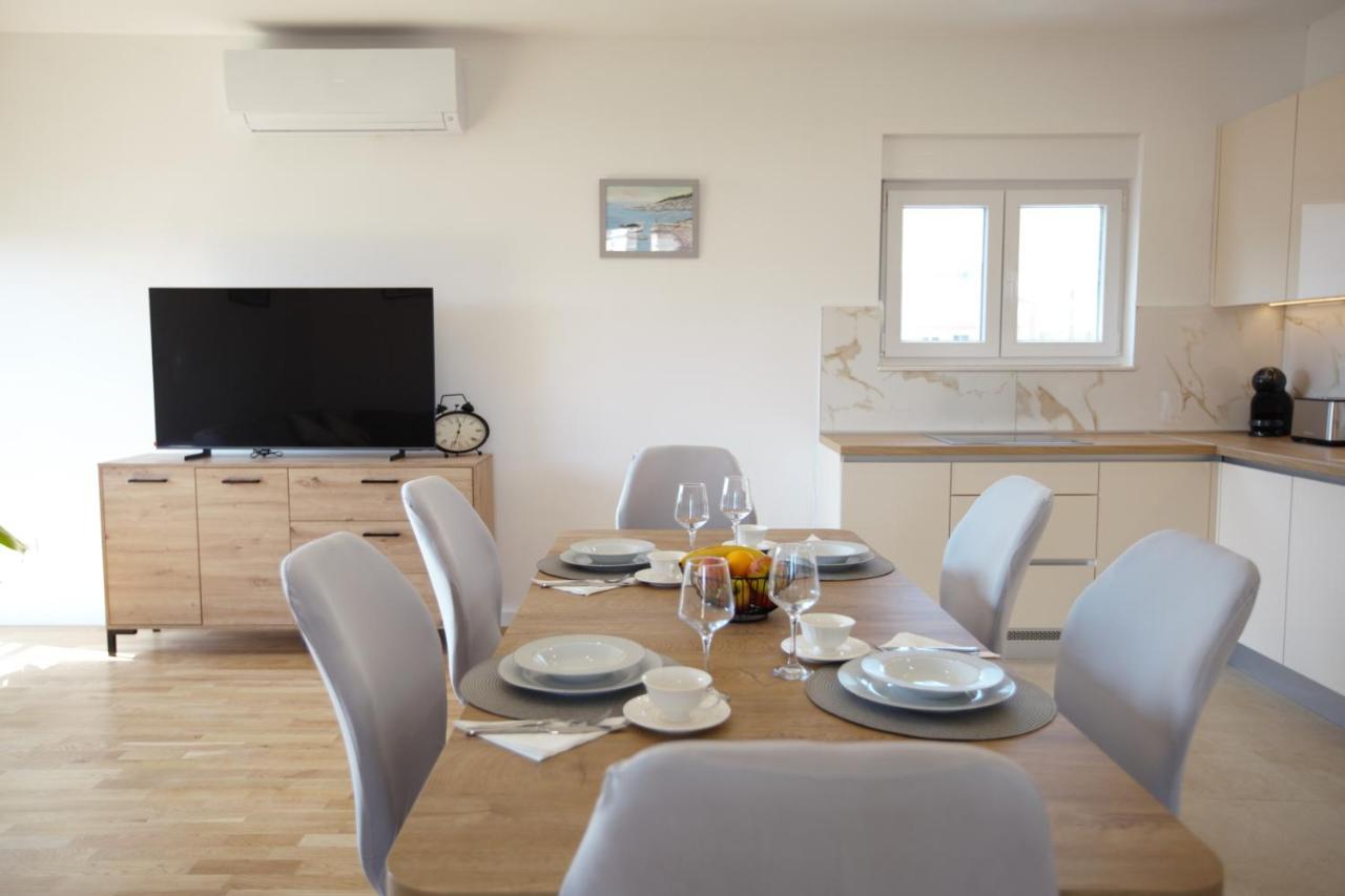 Trogir Kaštela big apartment near the beach - B&B Kutleše