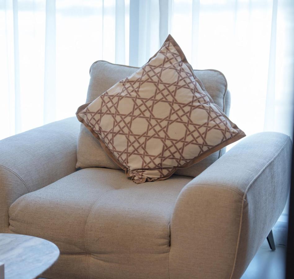 Sunny 1BR Retreat with Pool & Parking CB 1-10-RA1-608-1br - B&B Sharjah city