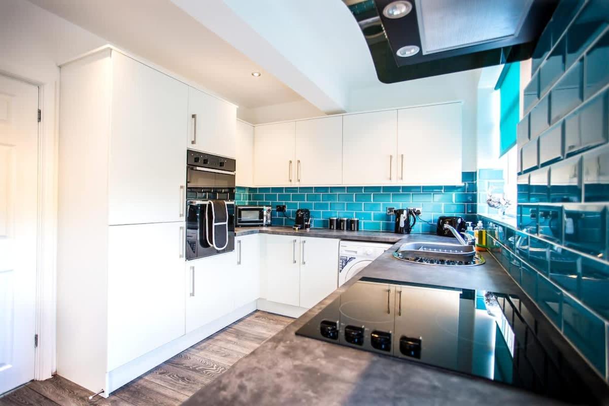 Halford House 3 Bed Town Centre Home from Home with Parking for 2 cars Prime Location Tamworth - Chambres d'hôtes Tamworth