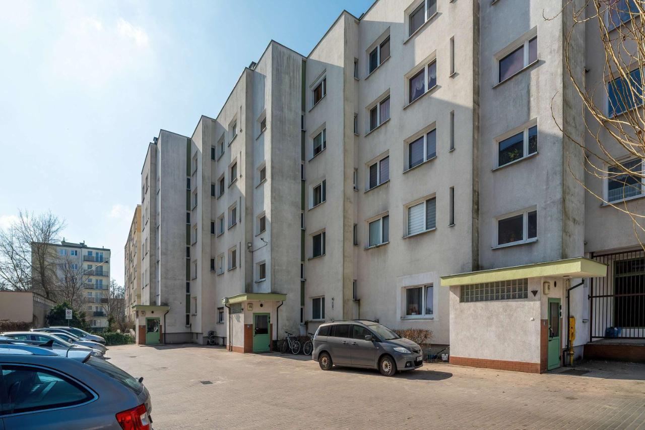Przestronny Apartament z Balkonem Blisko Muzeum Piernika w Toruniu by Noclegi Renters - B&B Toruń