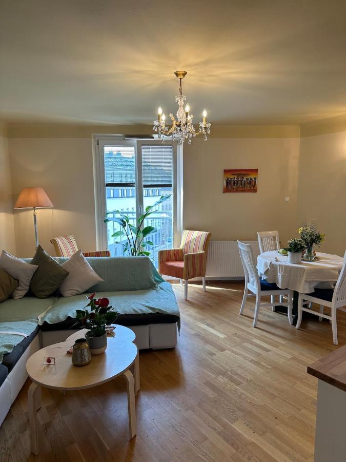 3BR, 5 Beds, Sofa 2P, 5min U4,U6 Schönbrunn - B&B Viena