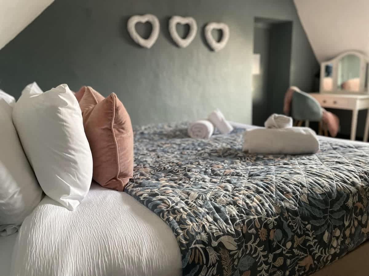 Moreton High Street - Sleeps 10, with private garden - B&B Moreton in Marsh