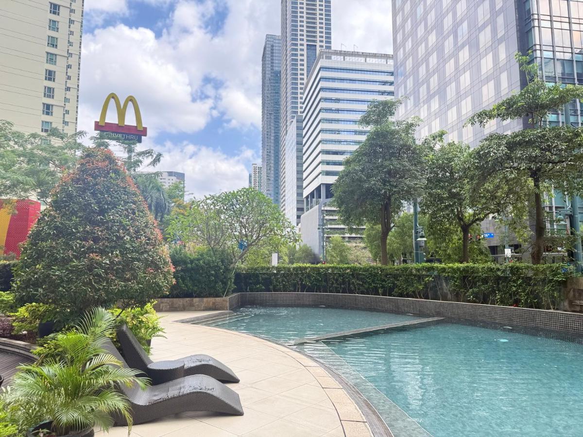 Spacious BGC 2 BR with a view - Bed and Breakfast Manilla