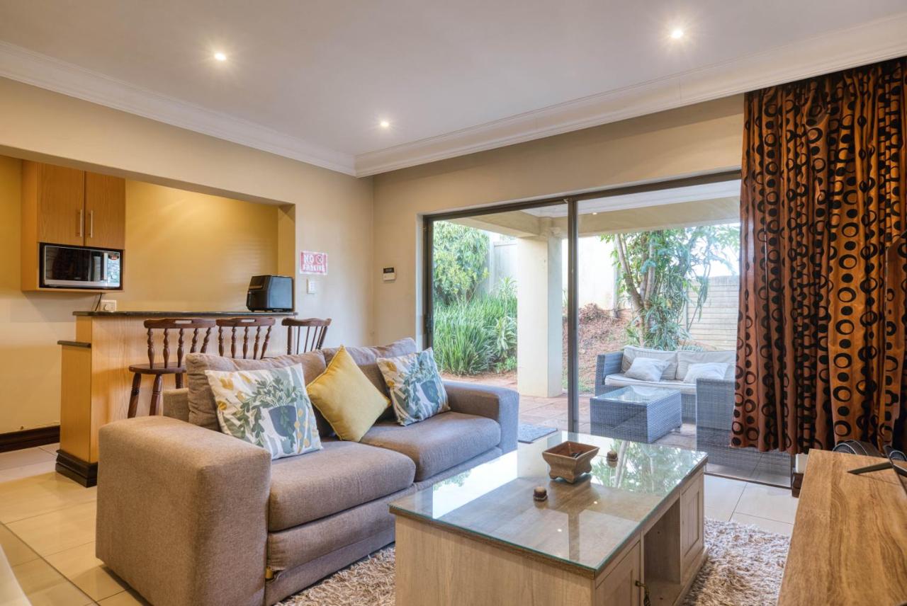 Umhlanga Villa & Apartment with Pool & Patio - B&B Durban