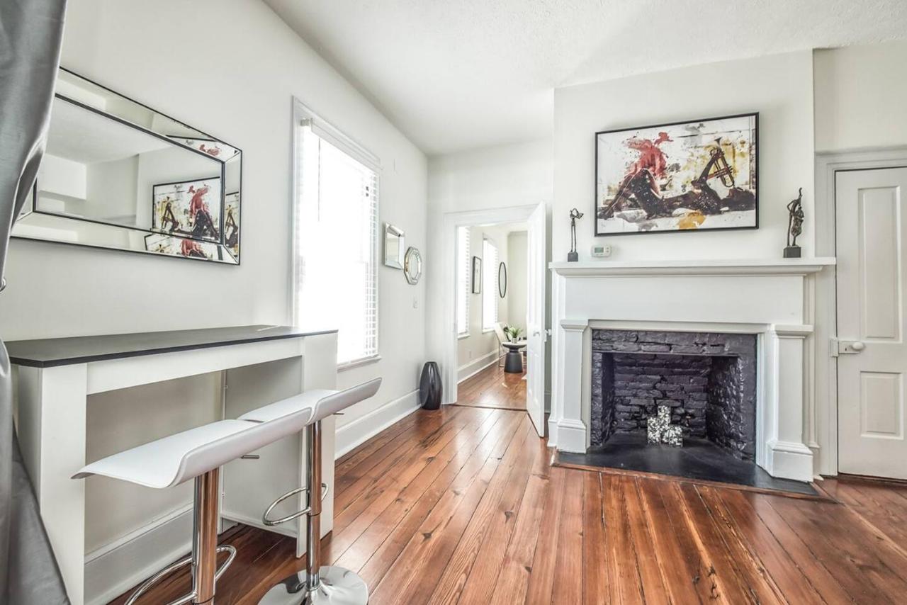 Manhattan on Front! Balcony Park Free! - B&B Wilmington