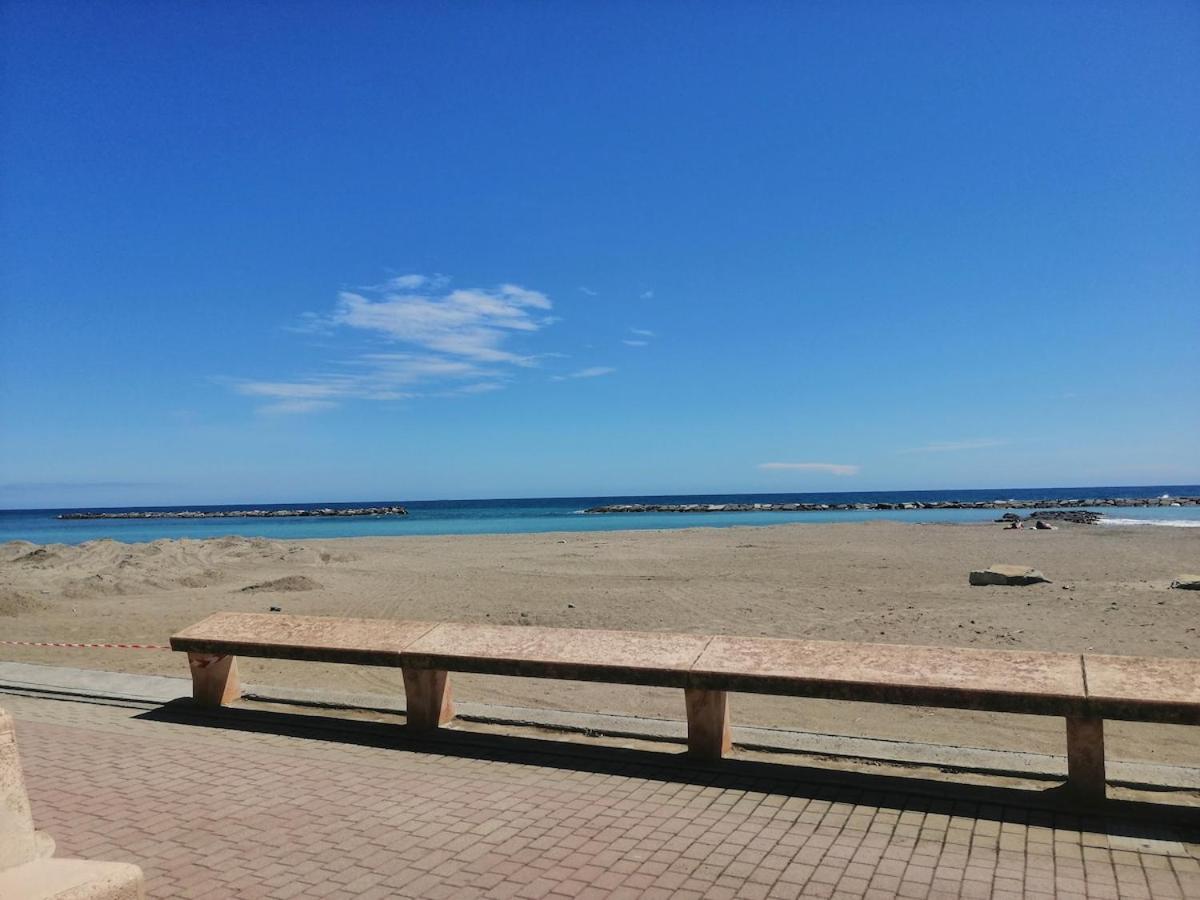 Casa Lorena, 50 meters from the sea - Chambres d'hôtes San Bartolomeo al Mare