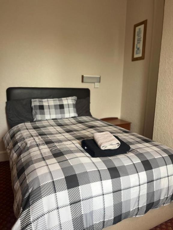 Hylands Hotel Double Room with Shared Bathroom & Free Parking