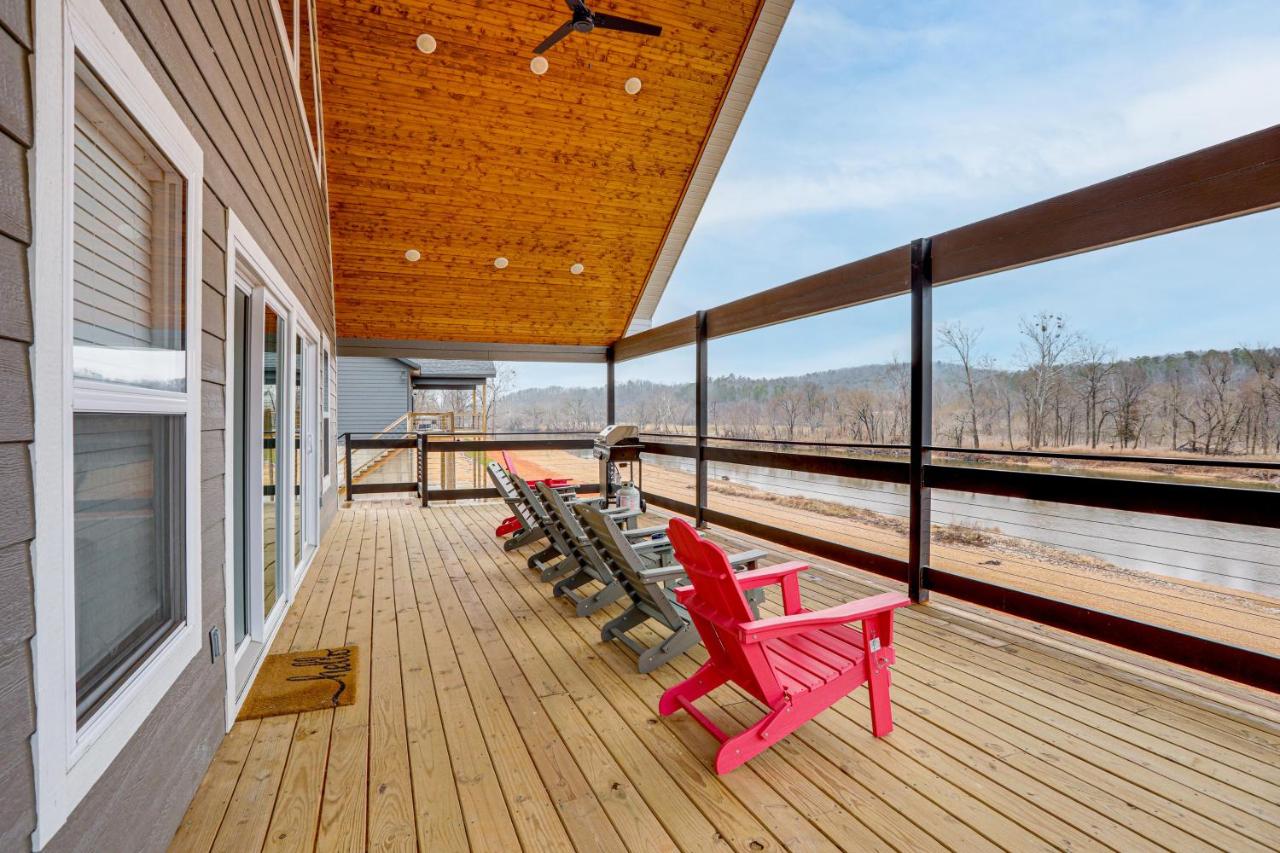 Ozarks Escape w/ River Views & Fire Pit - B&B Van Buren