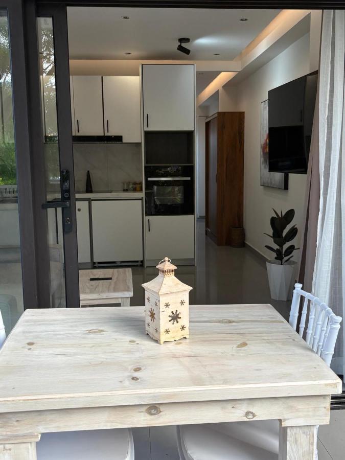 LUX Studio - First Floor - Trou aux Biches - Bed and Breakfast Trou aux Biches