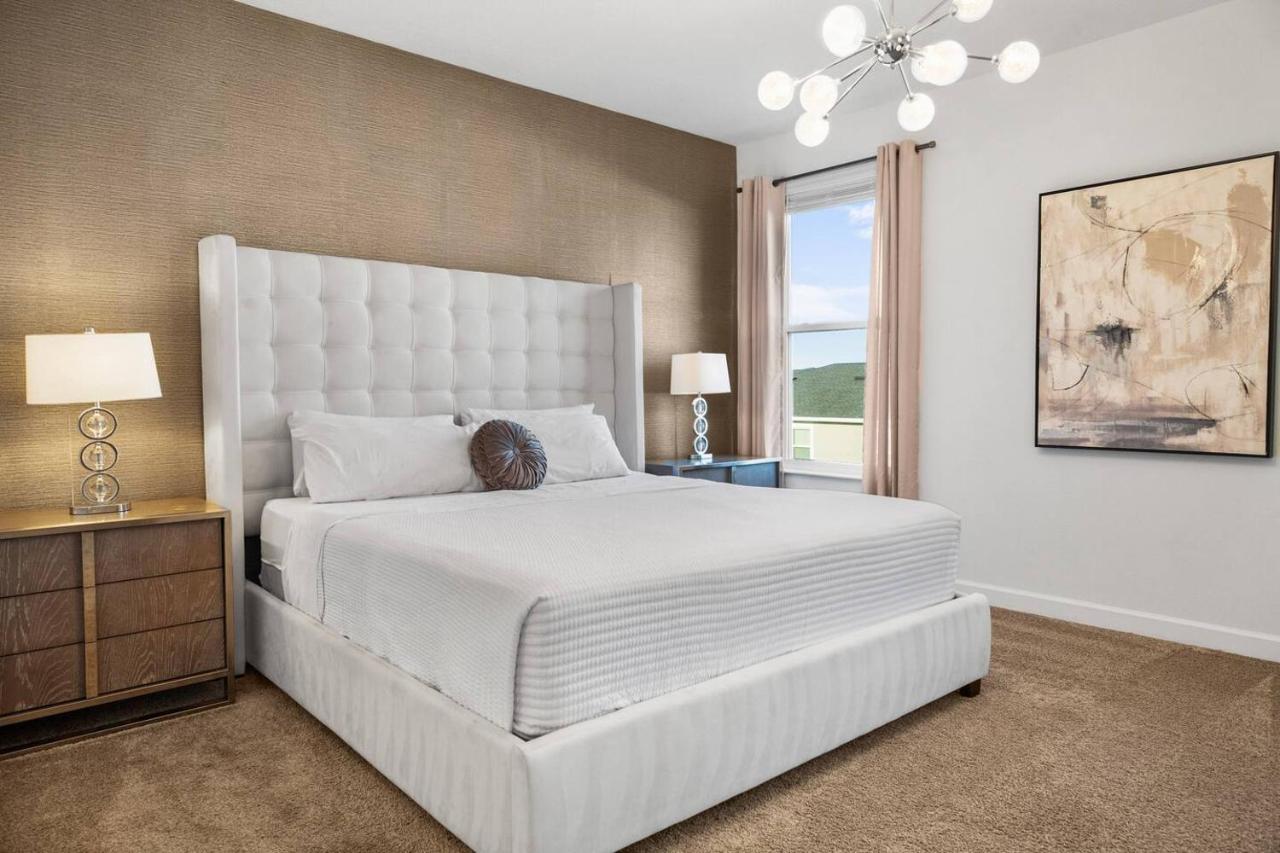 20 min to disney | Pool & Hot Tub | Sleeps 15 - B&B Kissimmee