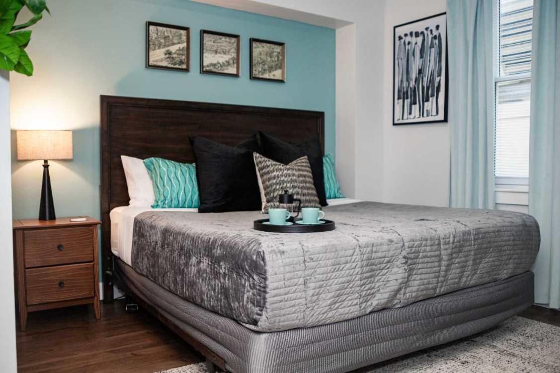 Fun Cozy 1 Br King Apts - 1 25 Mile Walk to TIAA Bnk Fld - Chambres d'hôtes Jacksonville