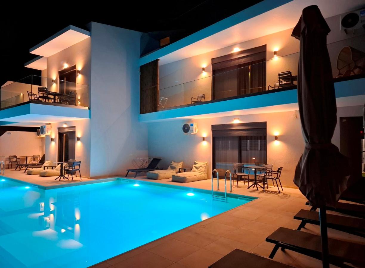 Aelia Luxury Apartments & Pool - B&B Skafidiá