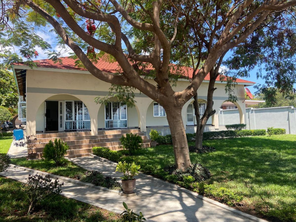 Spacious 4-bedroom beach house with WiFi, AC in Monkey Bay - Ferienwohnung Monkey Bay