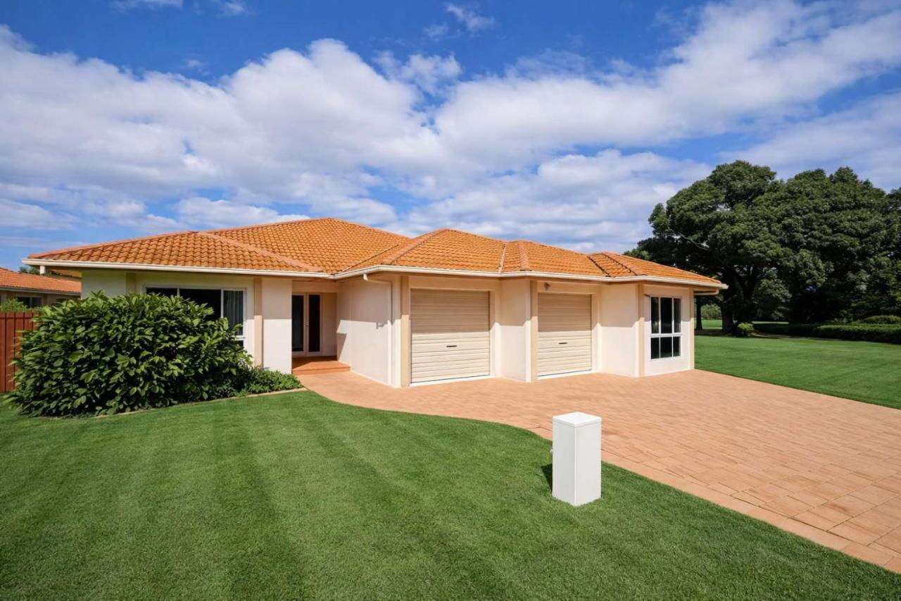 Grand Riverside 5BR 3BA Retreat in Annandale Townsville - Ferienwohnung Rossleigh