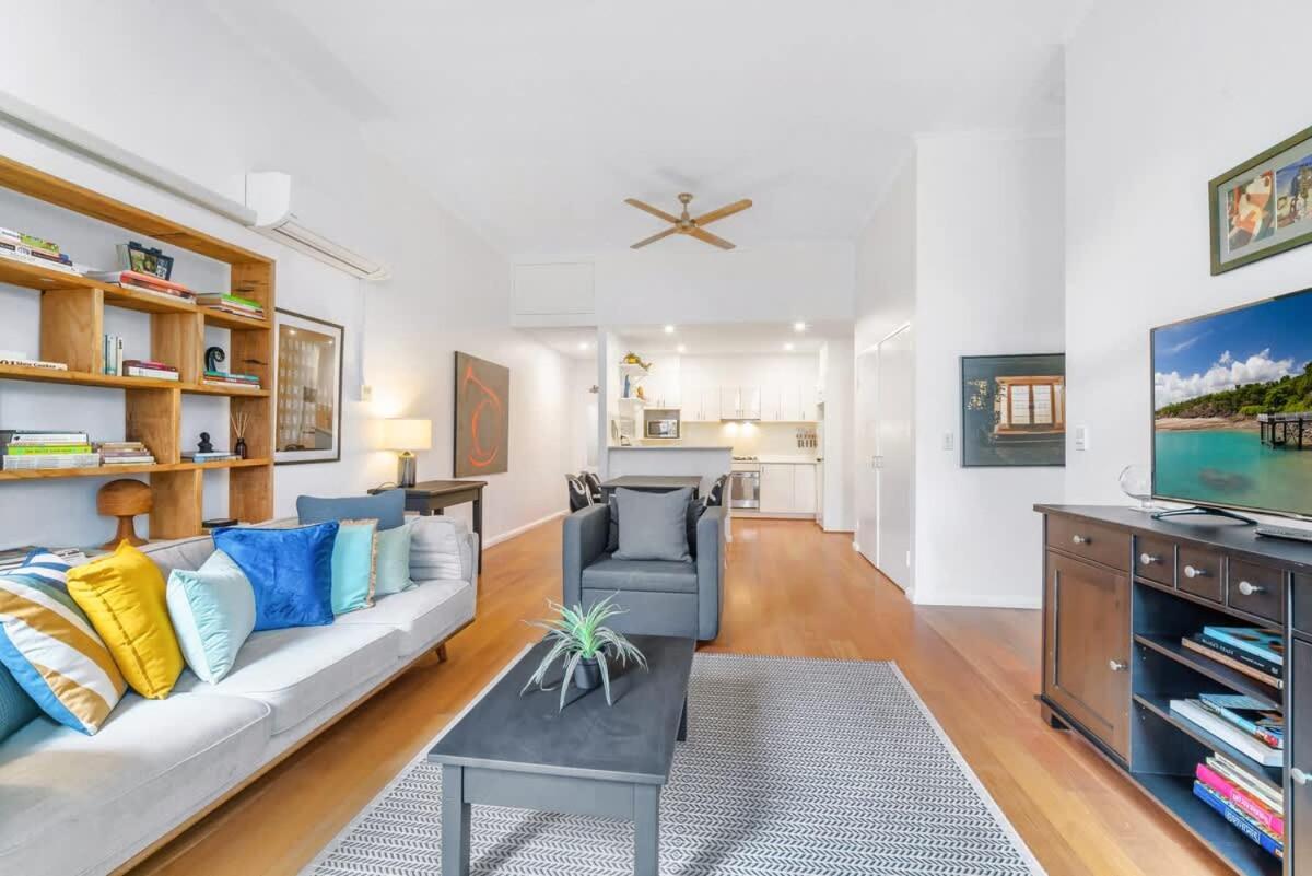 Tranquil 2-Bed Retreat with Parking in Surry Hills - B&B Sydney