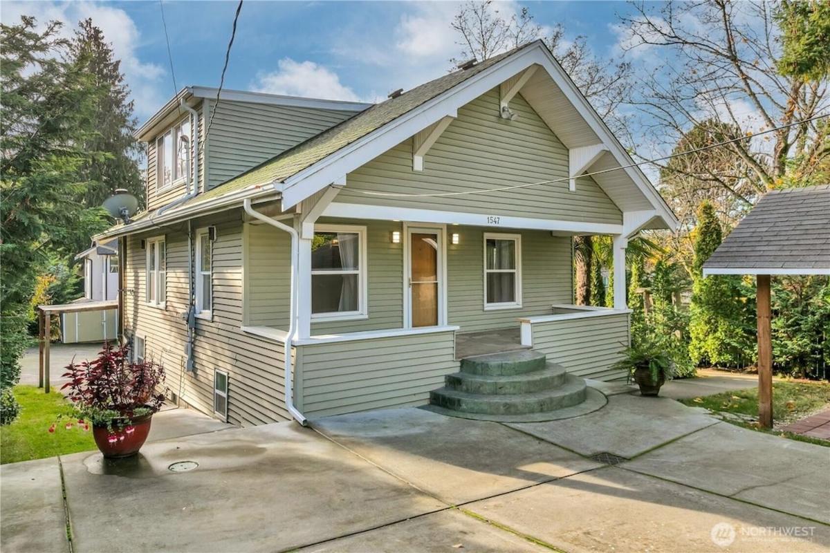 Cozy 4BR House Perfect for Families in West Seattle - B&B Seattle