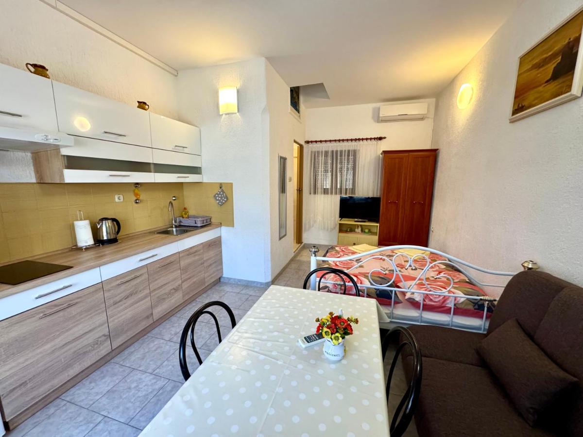 Apartman Biba - B&B Jadranovo