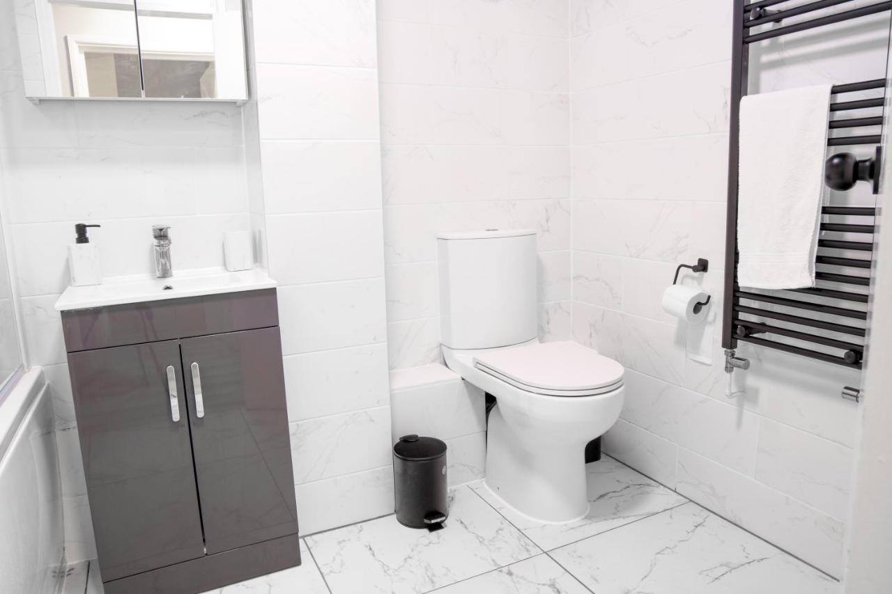 Modern 2BR Apartment in Wembley, - B&B Londra