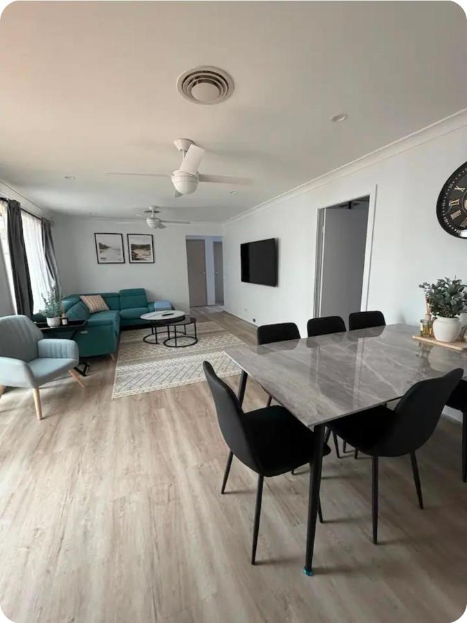 3BR Guesthouse w Sunroom Near Stanhope Leisure - B&B Glenwood