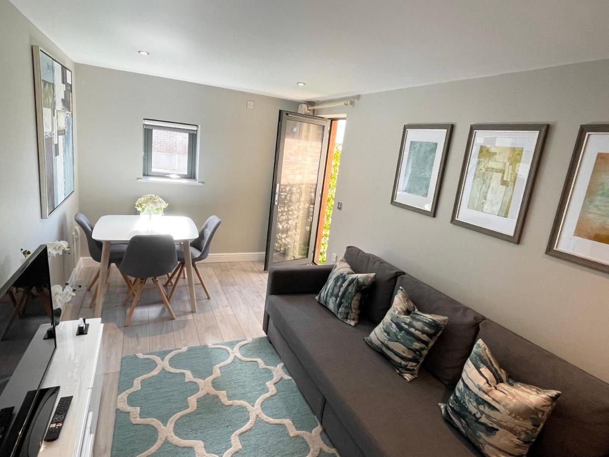 City Centre One bedroom apartment with private balcony - Chambres d'hôtes Oxford