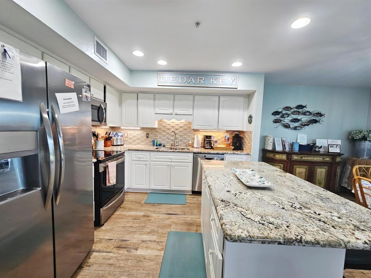 Nature's Landing A104 Prettiest Condo in Town! - B&B Cedar Key
