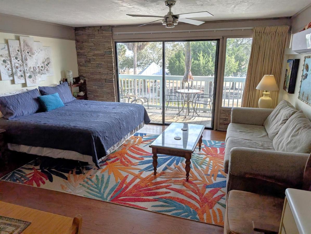 Park Place 229 -Parkside Escape -Downtown w view! - Ferienwohnung Cedar Key