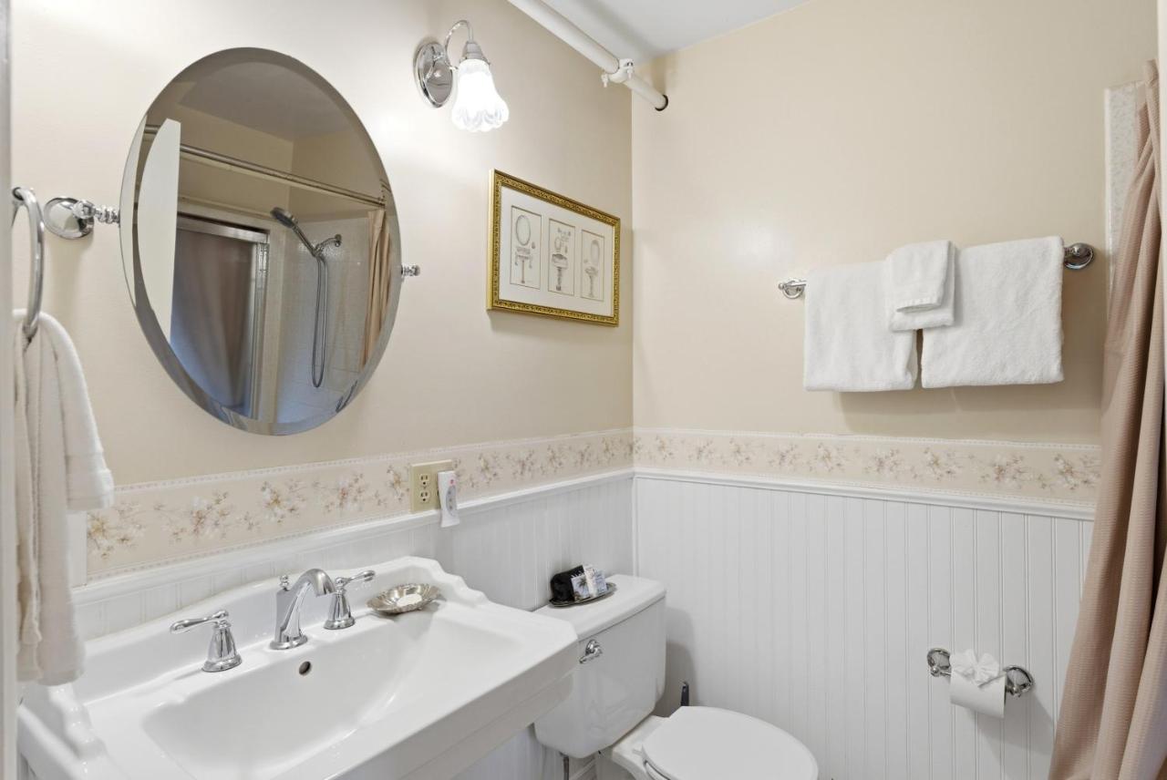 Queen Room with Spa Bath