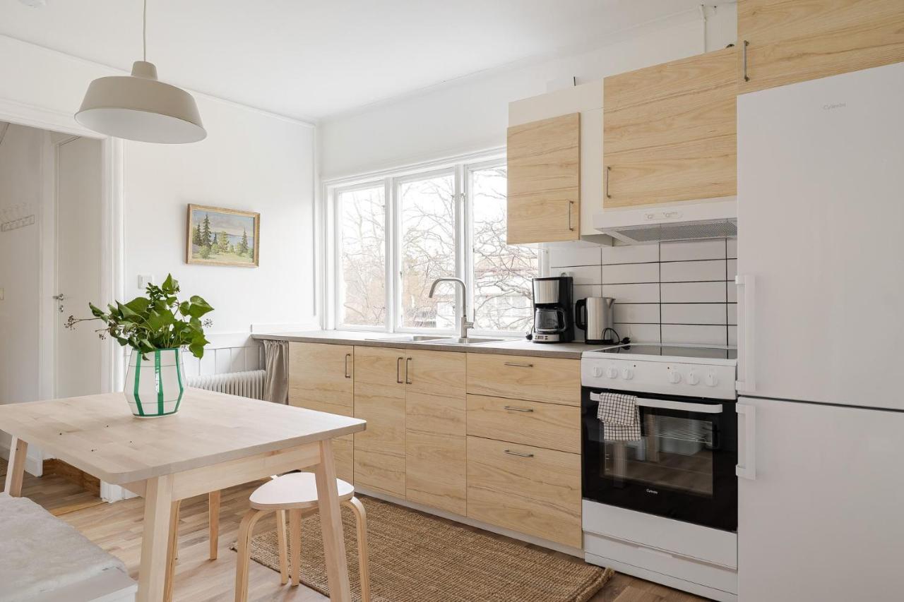 Stylish, Modern Apt with great location on Lidingö - B&B Lidingö