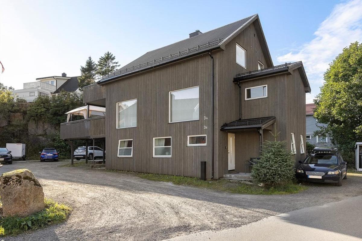 Apartment close to the mountain - B&B Svolvær