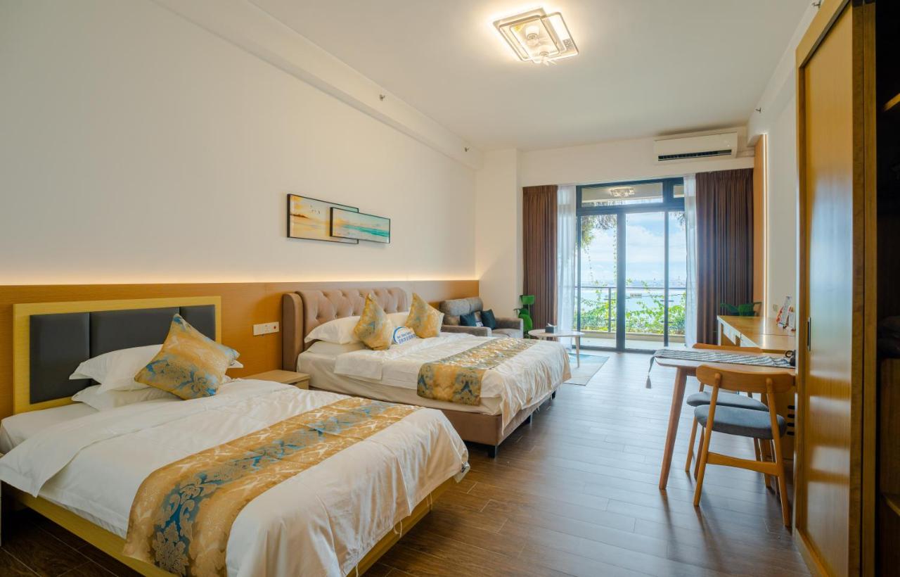 One-Bedroom Apartment with Sea View and Balcony