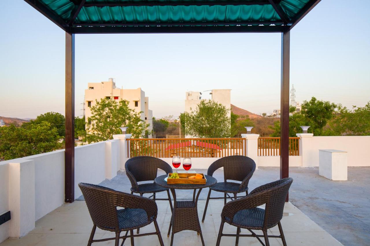 Alaya Stays Parvam Retreat 2-BHK Villa With Private Pool, Garden, Terrace & Aravali Hill Views - Chambres d'hôtes Thūr