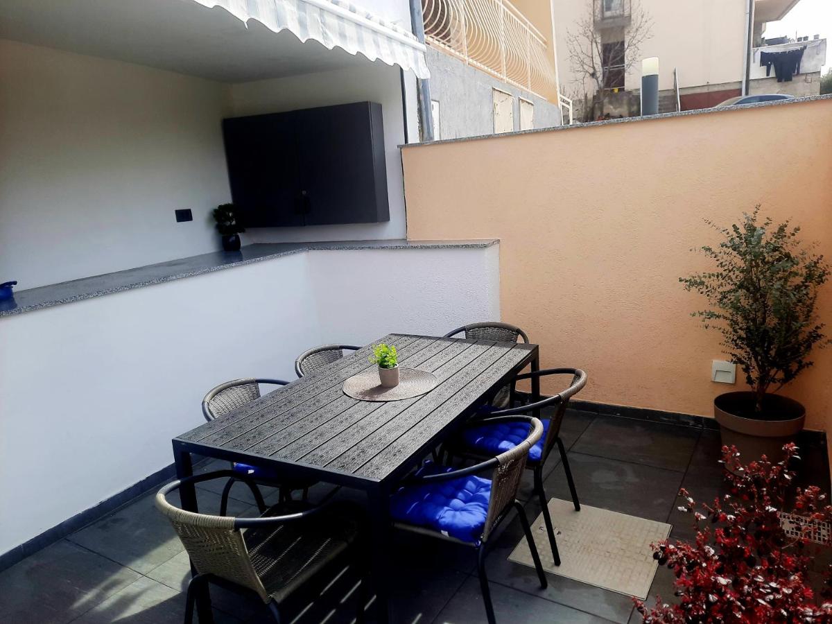 Modern 4 stars Apartment with terace & free parking - B&B Sebenico