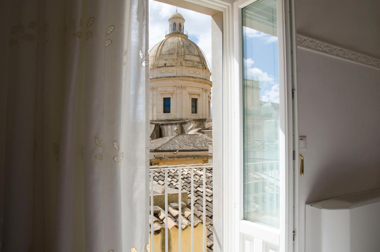 Cathedral View Apartment Noto, Historic Center, Steps from Duomo - Bed and Breakfast Noto