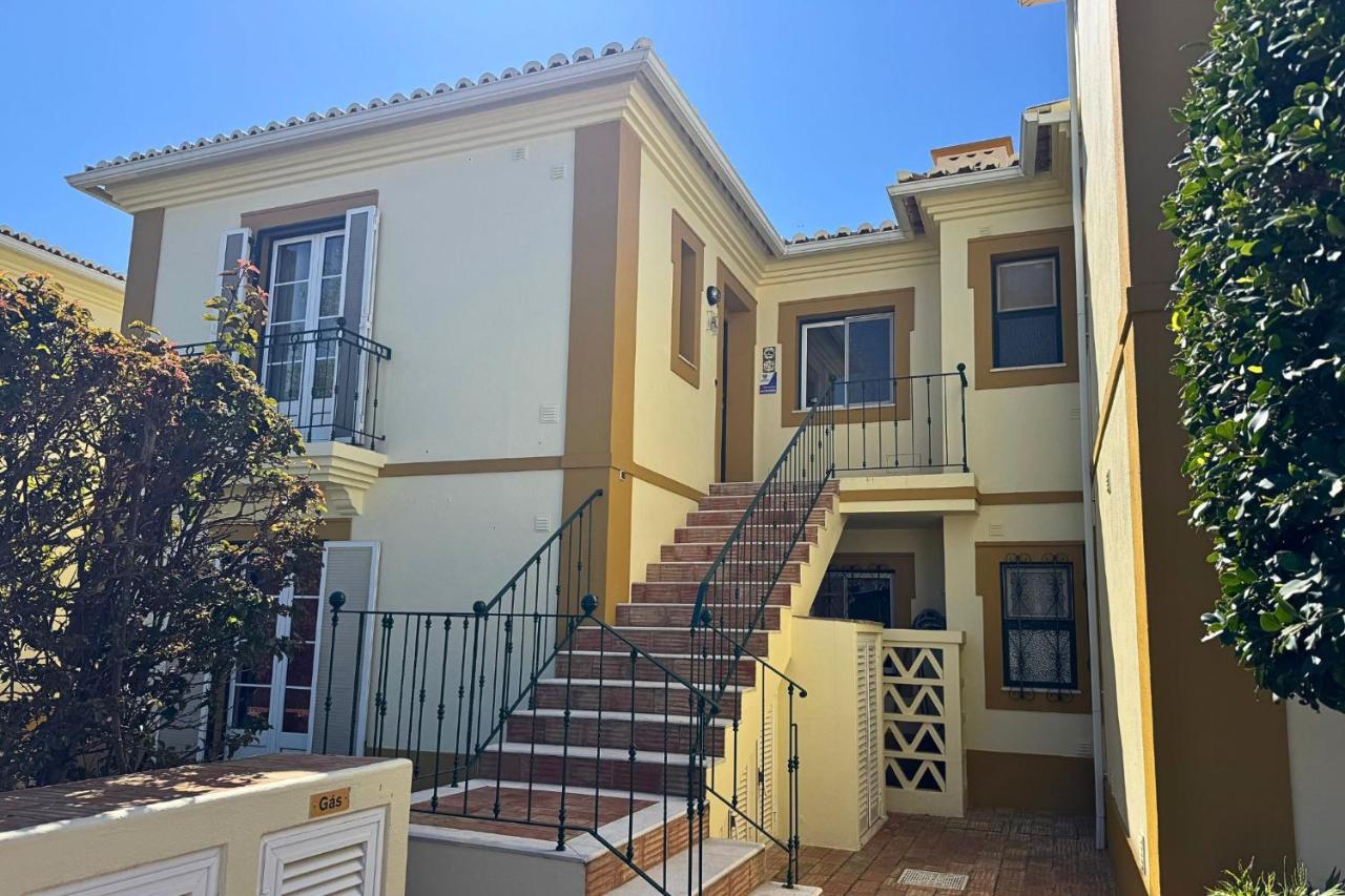 2 Bedroom Apartment with pool view at Gramacho Golf - B&B Estômbar
