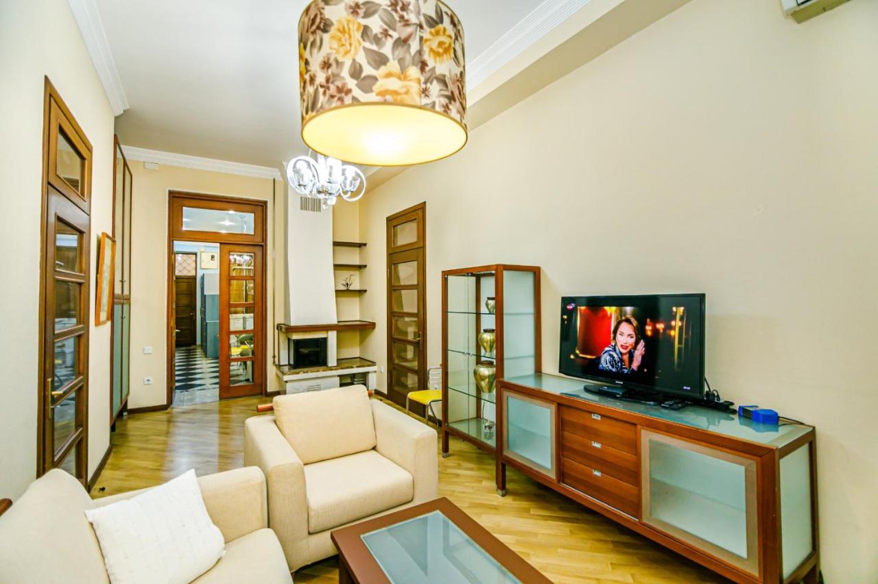 Downtown apartment in Nizami - B&B Baku
